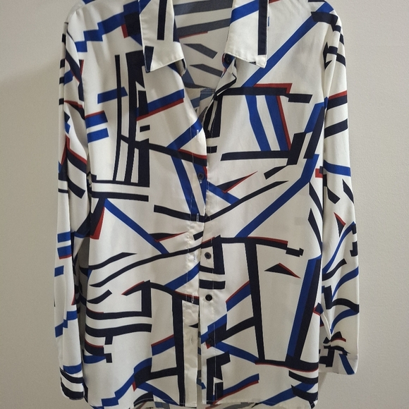 Abstract Design Button down Blouse. - Picture 3 of 3